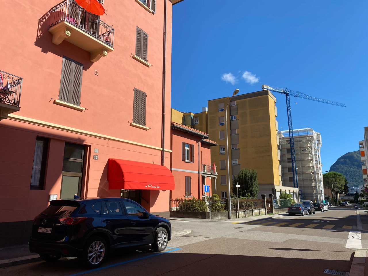 CARS ON STREET BY BUILDINGS IN CITY