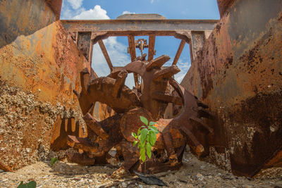 Old rusty metallic structure