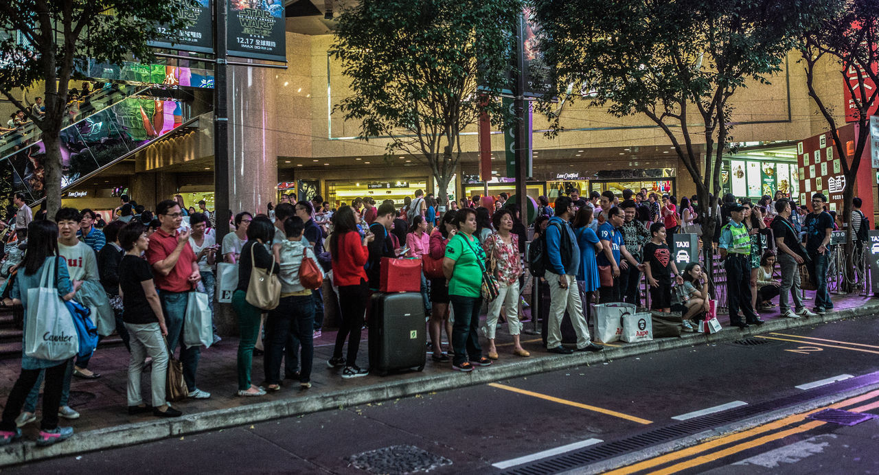 large group of people, real people, street, men, night, crowd, tree, women, illuminated, building exterior, outdoors, city, architecture, people, adult