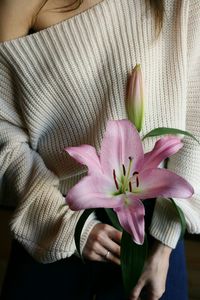 Close-up of hand on flower