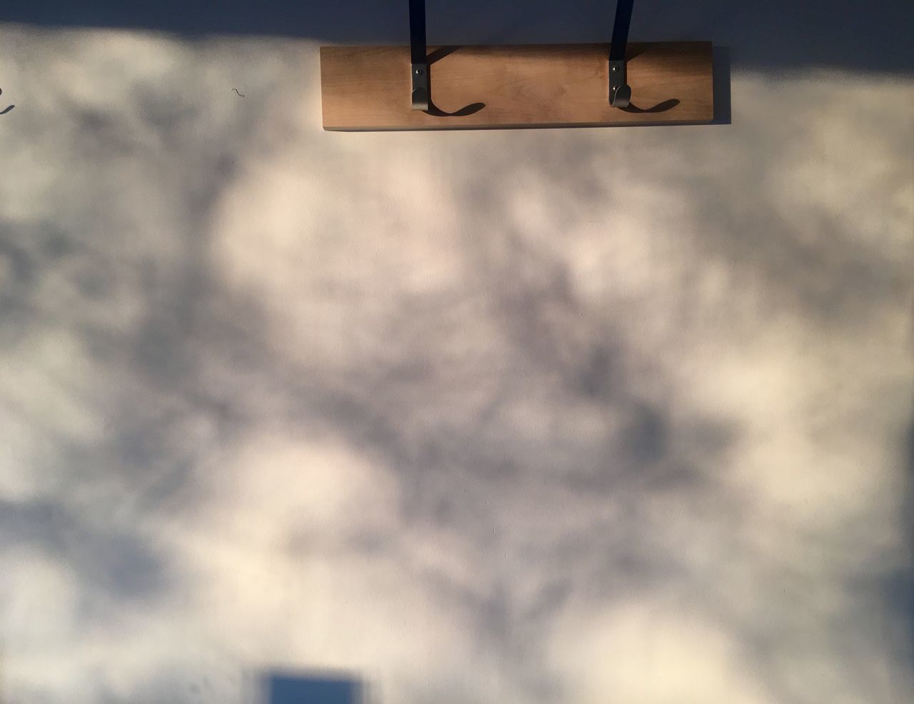 LOW ANGLE VIEW OF BASKETBALL HOOP AT SKY