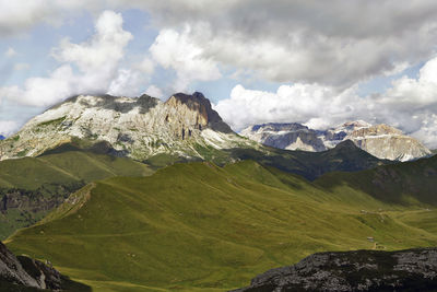 Sassolungo and sassopiatto panorama in unesco dolomite alp, val di fassa dolomite, trentino, italy