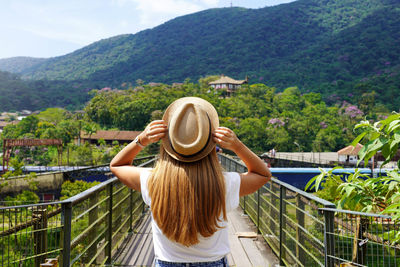 Tourist woman walking on metallic walkway in paranapiacaba, rio grande da serra, brazil