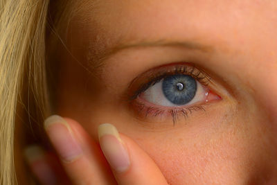 Close-up portrait of woman eye