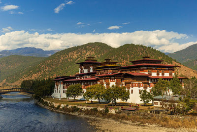 Amazing view of the famous punakha dzong in bhutan
