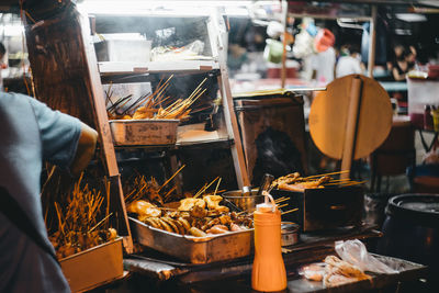 Man preparing food at market