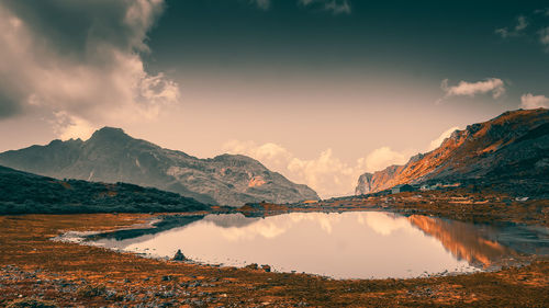 Panoramic view of lake and mountains against sky