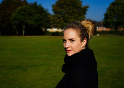 Portrait of smiling young woman outdoors