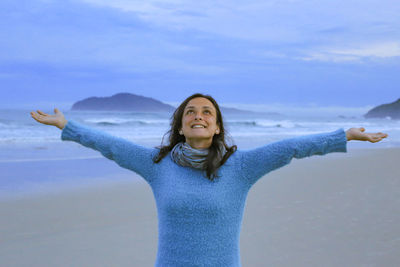 Portrait of a smiling young woman in winter