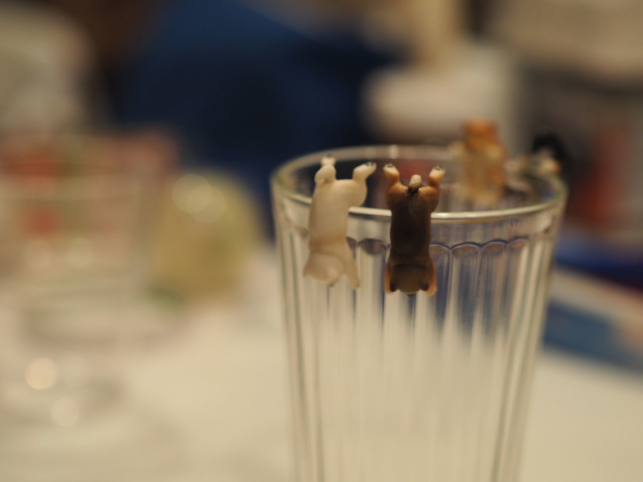 CLOSE-UP OF DRINK IN GLASS