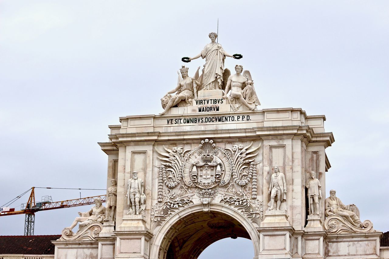 LOW ANGLE VIEW OF STATUE OF BUILDING