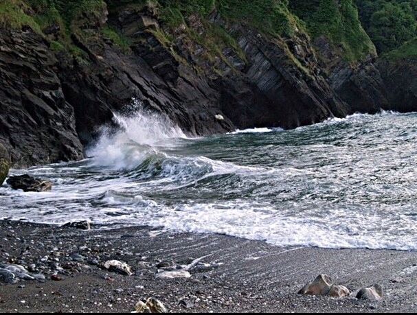 water, rock - object, motion, surf, beauty in nature, sea, rock formation, nature, scenics, wave, rock, flowing water, tranquil scene, shore, tranquility, day, power in nature, river, beach, no people