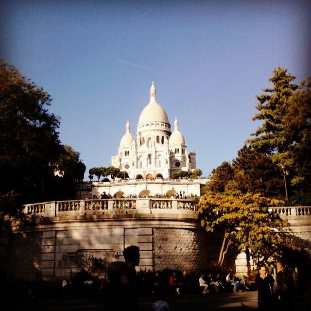 architecture, building exterior, built structure, place of worship, religion, dome, spirituality, famous place, church, travel destinations, tree, tourism, large group of people, clear sky, travel, facade, person, men