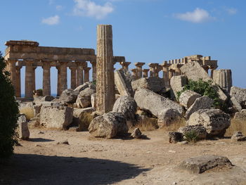 Historic old ruin against sky