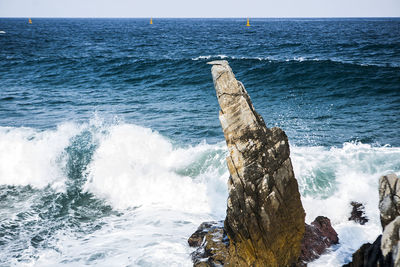 Waves splashing on rocks