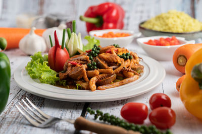 Vegetables in bowl on table