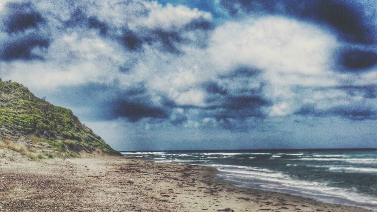 sea, beach, horizon over water, sky, water, shore, scenics, tranquil scene, tranquility, cloud - sky, beauty in nature, sand, cloudy, nature, wave, coastline, cloud, idyllic, surf, overcast