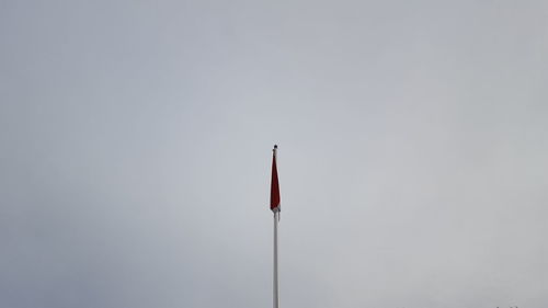 Low angle view of street light against clear sky