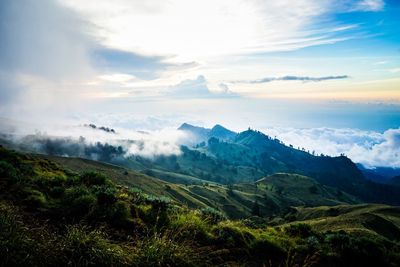 The beauty of mount rinjani in the morning is accompanied by clouds
