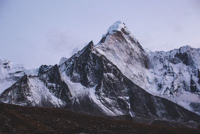 Scenic view of snowcapped ama dablam against sky