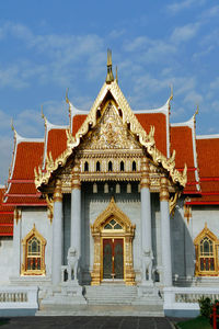 Statue of building against sky