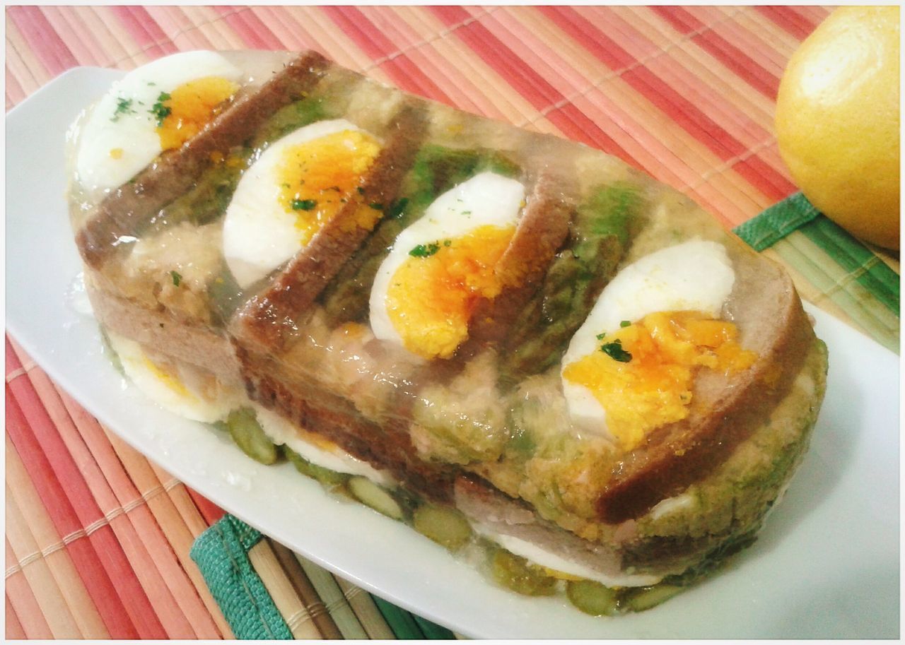 CLOSE-UP OF BREAKFAST SERVED ON PLATE