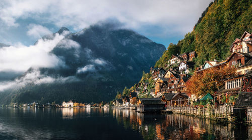 Panoramic view of lake and mountains against sky