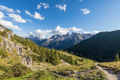 Prato piazza sud tirol