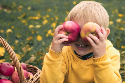 Midsection of woman holding apple