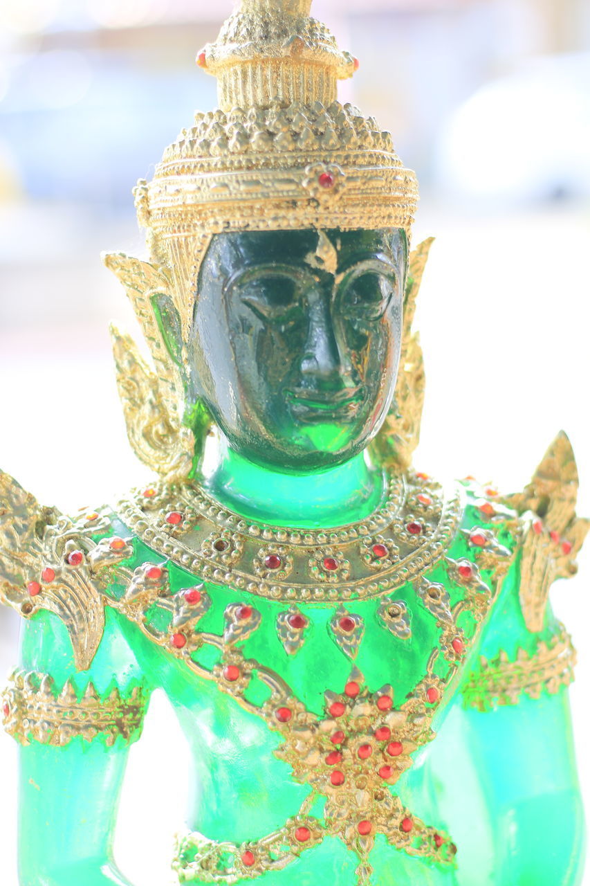 CLOSE-UP OF STATUE OF BUDDHA