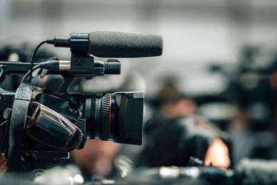 Public live event media coverage, television cameras at a press conference