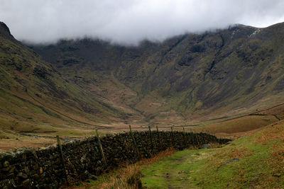 Stone wall leading to the bowl of the pillar - wasdale