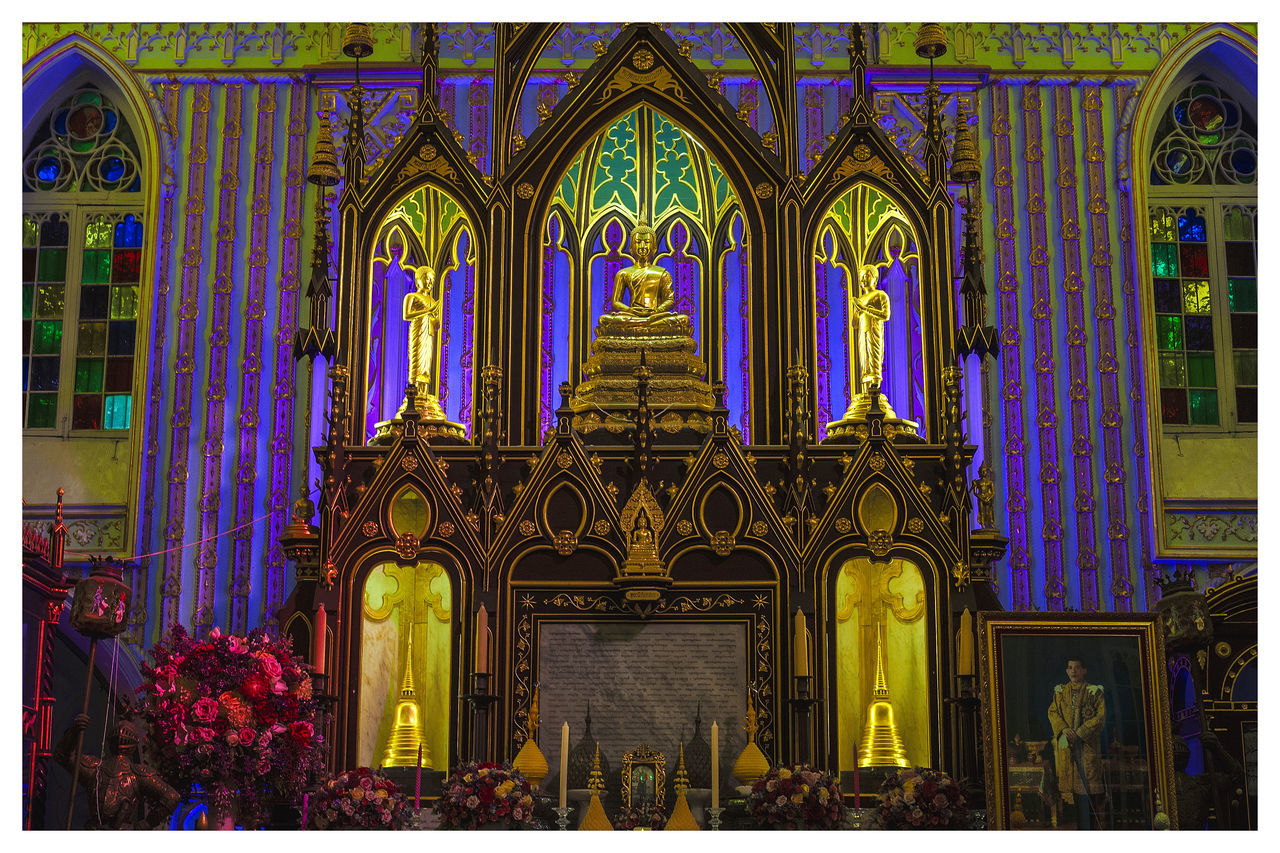 LOW ANGLE VIEW OF STAINED GLASS WINDOW IN TEMPLE