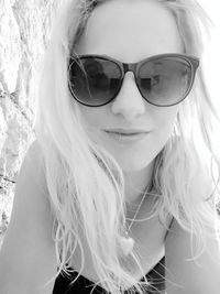 Portrait of woman with sunglasses