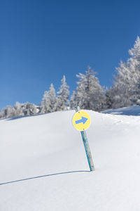 Turn right direction sigh on a ski resort in the austrian alps. winter hiking concept