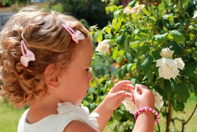 Close-up of girl holding flower