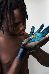 Artistic black man with painted hands