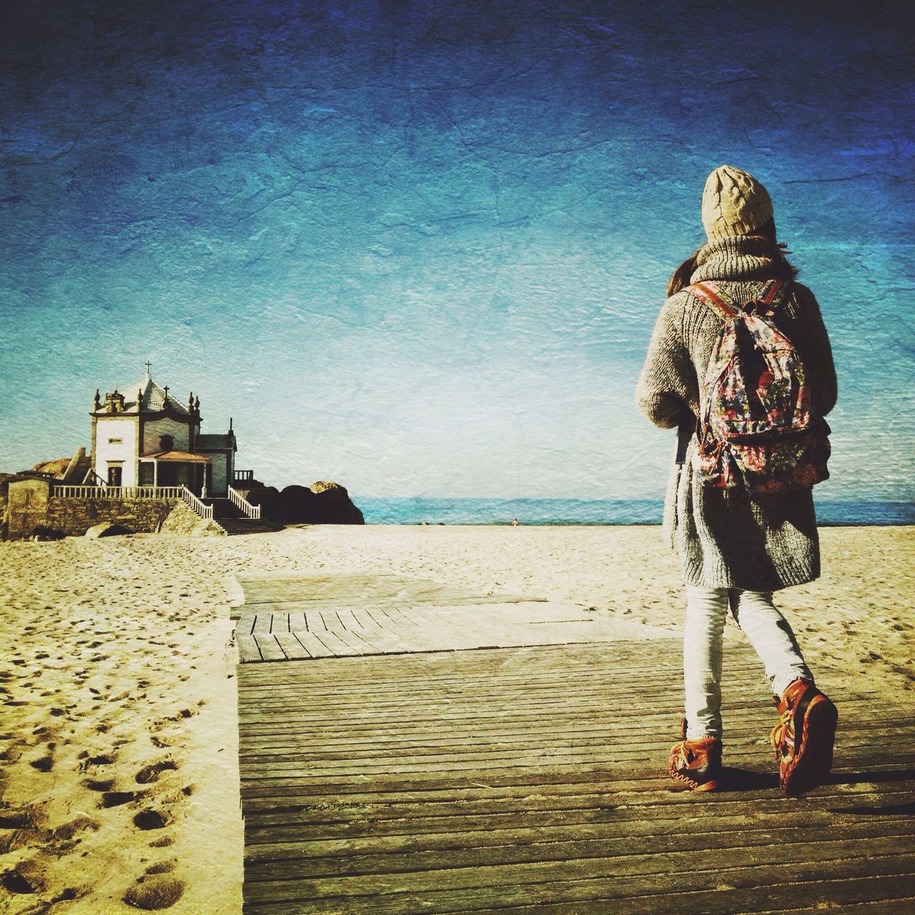 full length, sea, beach, lifestyles, rear view, leisure activity, water, casual clothing, shore, horizon over water, sky, standing, person, sand, blue, walking, men