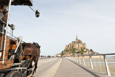 With the horse-drawn carriage to the island le mont-saint-michel.