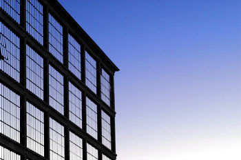 VIEW OF BUILDING AGAINST CLEAR SKY