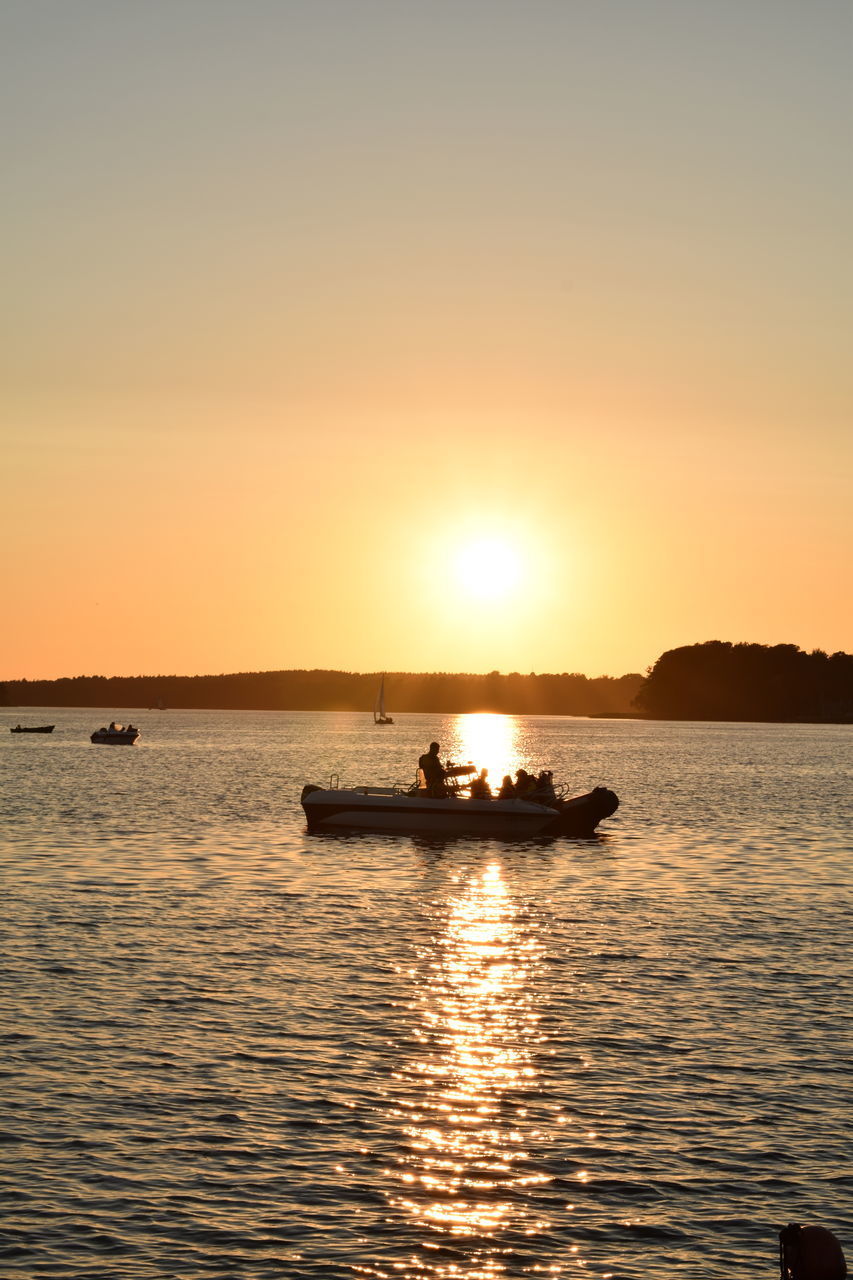 SILHOUETTE NAUTICAL VESSEL ON SEA AGAINST SKY DURING SUNSET