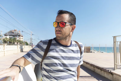 Man wearing sunglasses at promenade