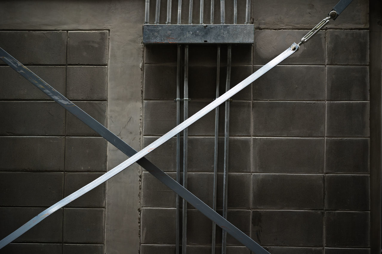 FULL FRAME SHOT OF METAL RAILING ON WALL