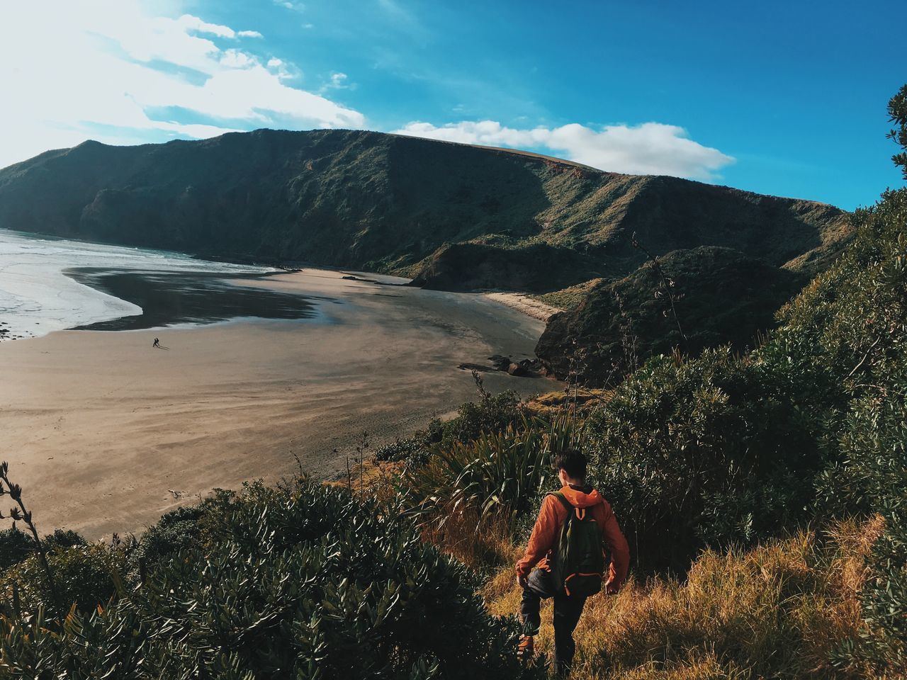 mountain, leisure activity, lifestyles, standing, sky, scenics, tranquil scene, vacations, tourist, beauty in nature, tranquility, full length, non-urban scene, mountain range, tourism, nature, cloud - sky, sunny, day, travel destinations, casual clothing, hiking, weekend activities, sunbeam, summer