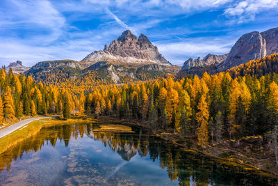 Autumn ii lake antorno -dolomite italy