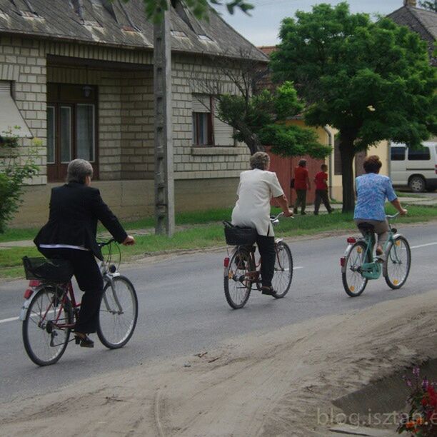 bicycle, transportation, mode of transport, land vehicle, riding, street, men, full length, lifestyles, building exterior, cycling, architecture, leisure activity, on the move, road, walking, stationary, parked