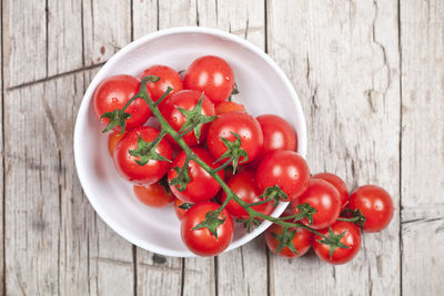 High angle view of tomatoes in bowl on table