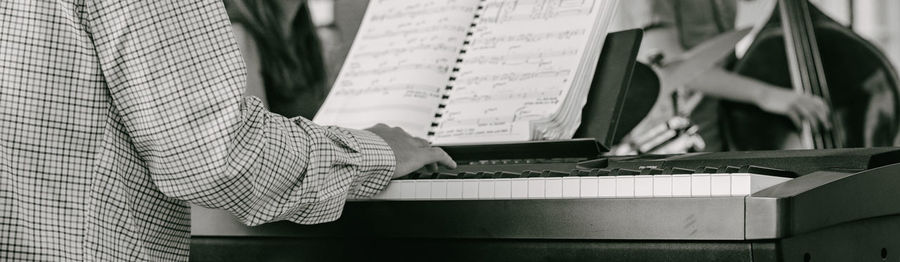 Close-up of human hand