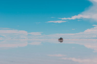 Advancing through salar de uyuni