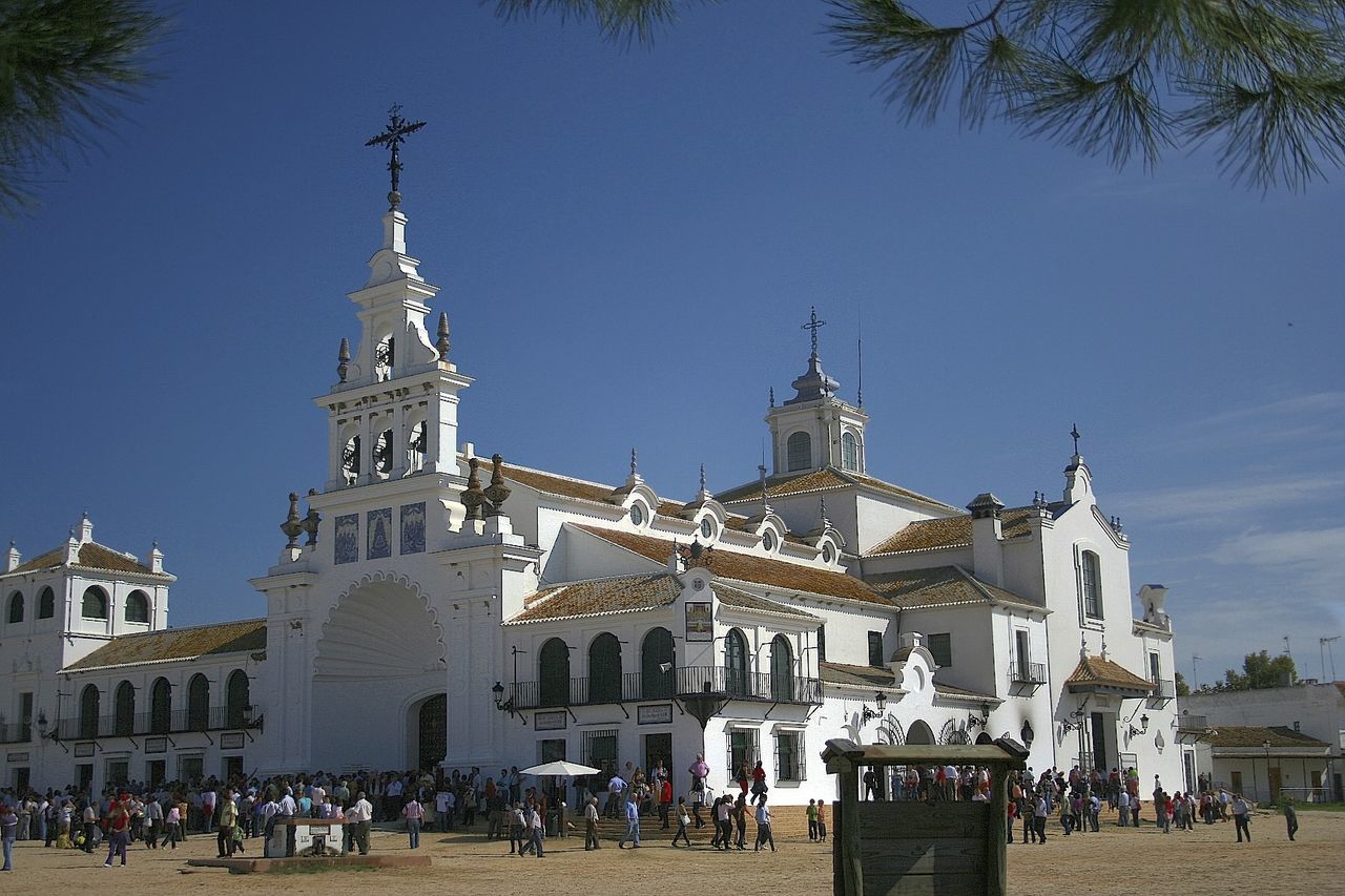 building exterior, religion, architecture, place of worship, built structure, spirituality, church, cathedral, famous place, clear sky, tourism, travel destinations, large group of people, tree, travel, tower, blue, cross